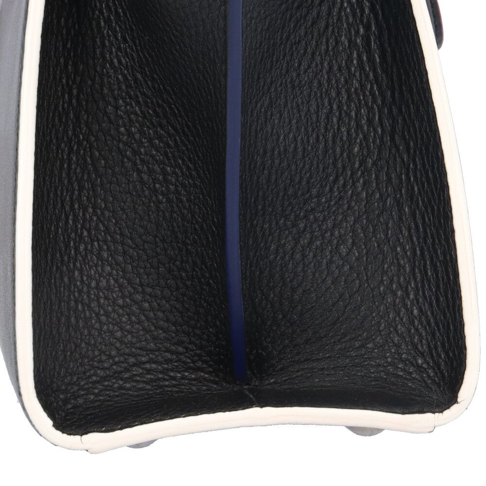 フェンディ プチトロワジュール ショルダーバッグ レザー 8BH333