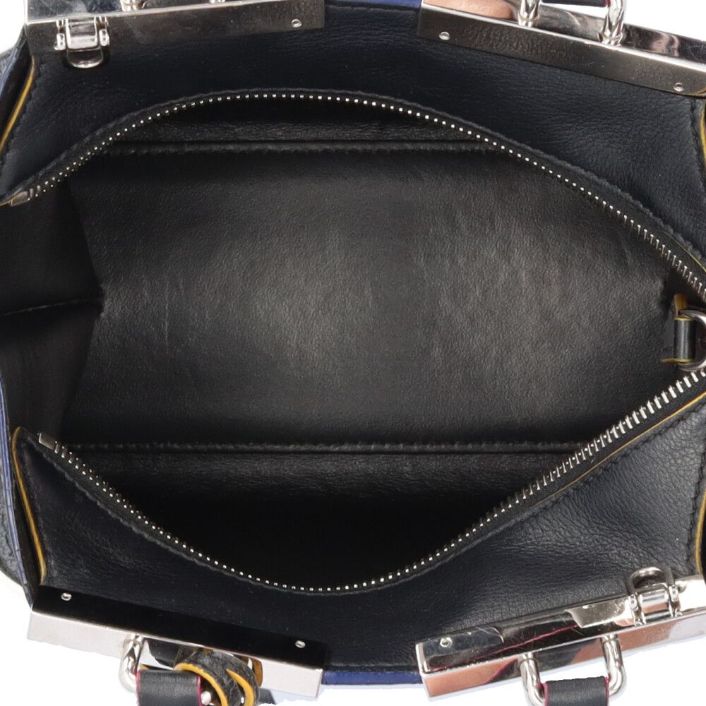 フェンディ プチトロワジュール ショルダーバッグ レザー 8BH333