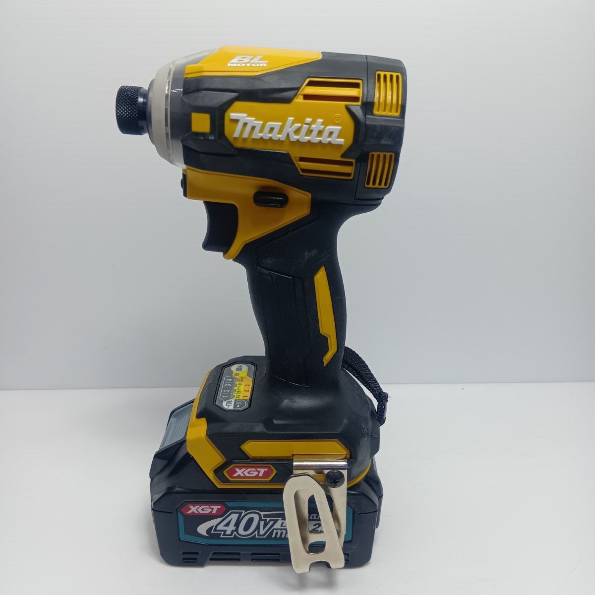 MAKITA マキタ インパクトドライバ 程度A 充電器 充電池 ケース付 イエロー