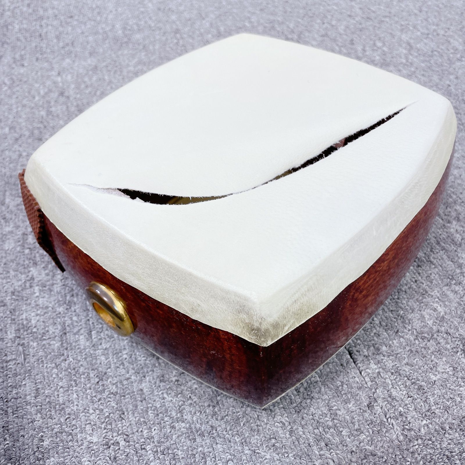 津軽三味線 太棹 紅木 東さわり 丸打胴 正棹 段違い溝 犬皮 - メルカリ