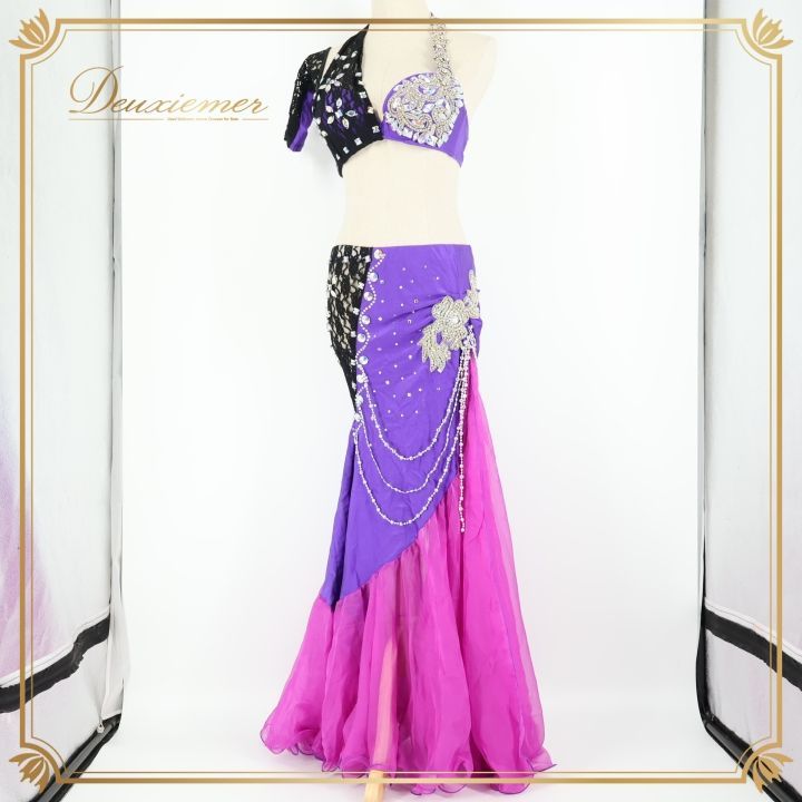 ベリーダンス オリエンタル 衣装 上下セット パープル系 レース 紫 黒 花 装飾 豪華 ラインストーン フリンジ キラキラ 華やか 舞台 ダンス衣装 スリット トップス スカート ステージ ツーピース ブラック系 シルバー系