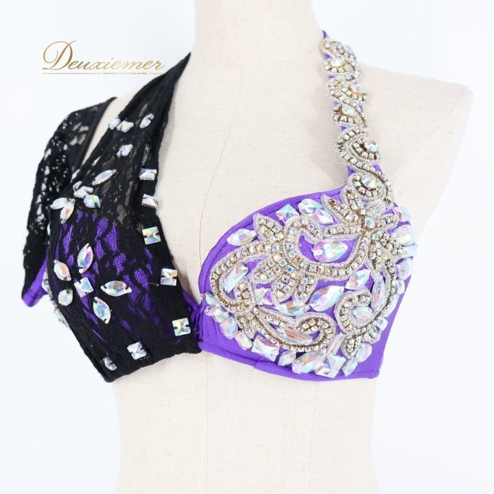 ベリーダンス オリエンタル 衣装 上下セット パープル系 レース 紫 黒 花 装飾 豪華 ラインストーン フリンジ キラキラ 華やか 舞台 ダンス衣装 スリット トップス スカート ステージ ツーピース ブラック系 シルバー系