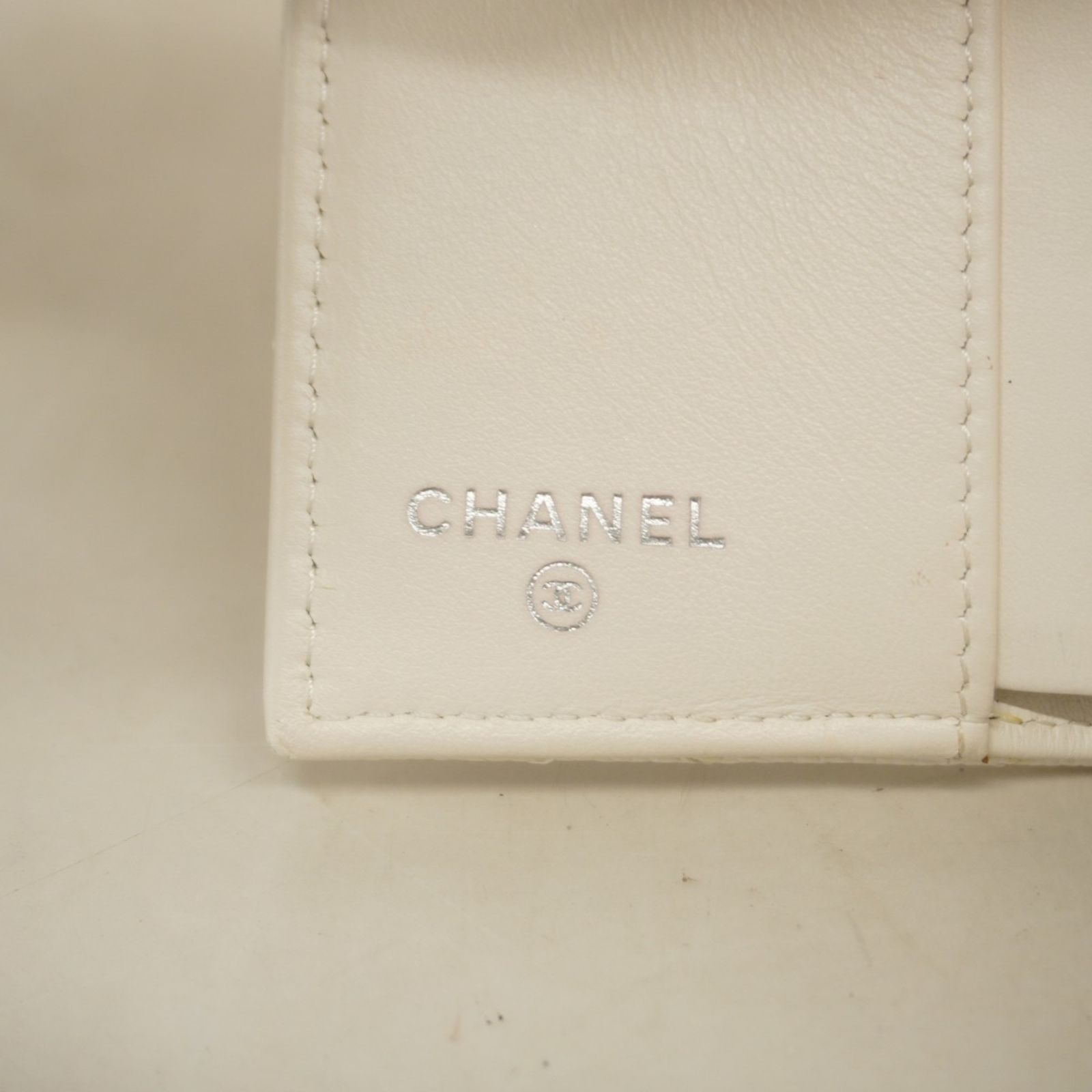 シャネル(Chanel) シャネル 三つ折り財布 マトラッセ キャビアスキン