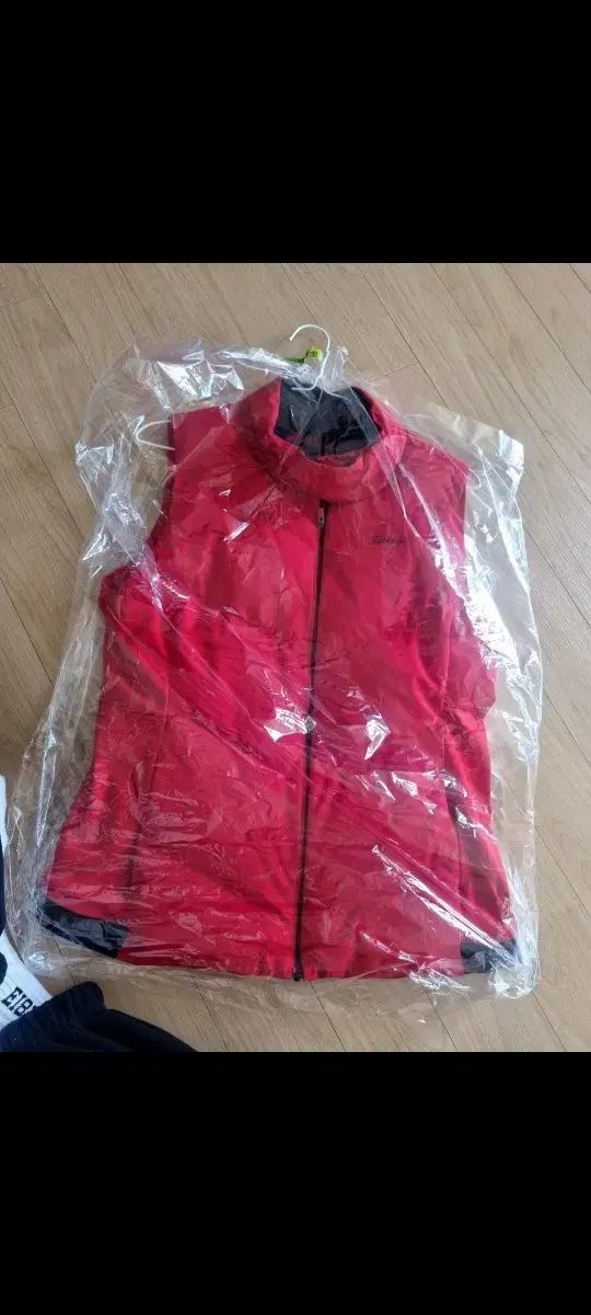 Titleist タイトリスト レッド ゴルフ ダウン ベスト