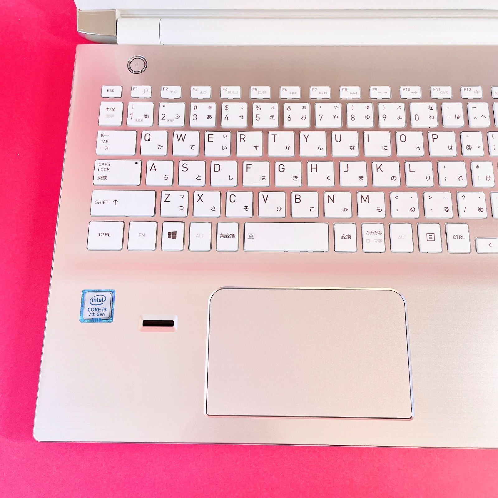 売り切れ続出‼️可愛い白✨️薄型ノートパソコン❣️WEBカメラ大容量500GB事務作業 お得クーポン有‼️】売り切れ続出おしゃれゴールド✨️薄型ノート