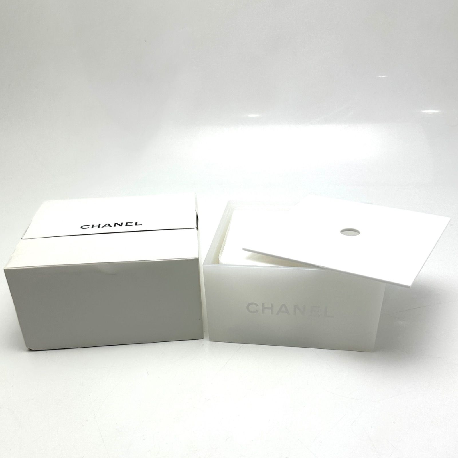 CHANEL シャネル　ノベルティ　ホワイト　レザーPV 　□新品未使用 CHANEL（シャネル） 【ノベルティ】 ミラー チャンス [097947]【メール