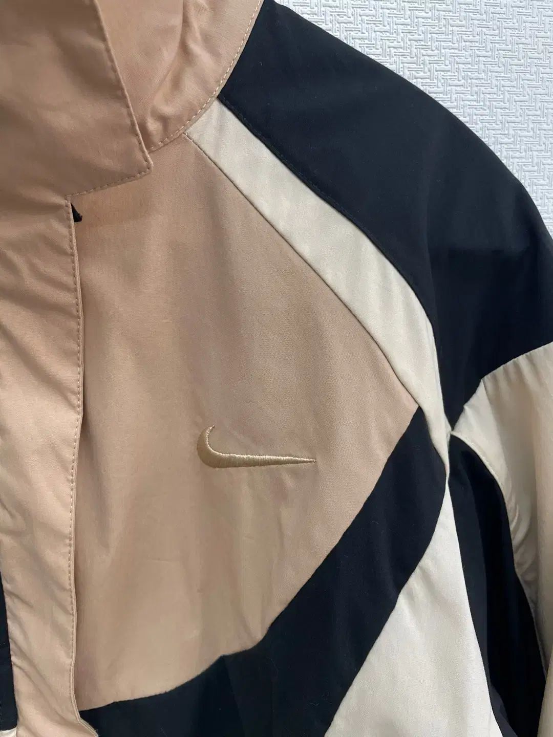 ナイキ レディース ウーブン クロップド ウィンドブレーカー C-897