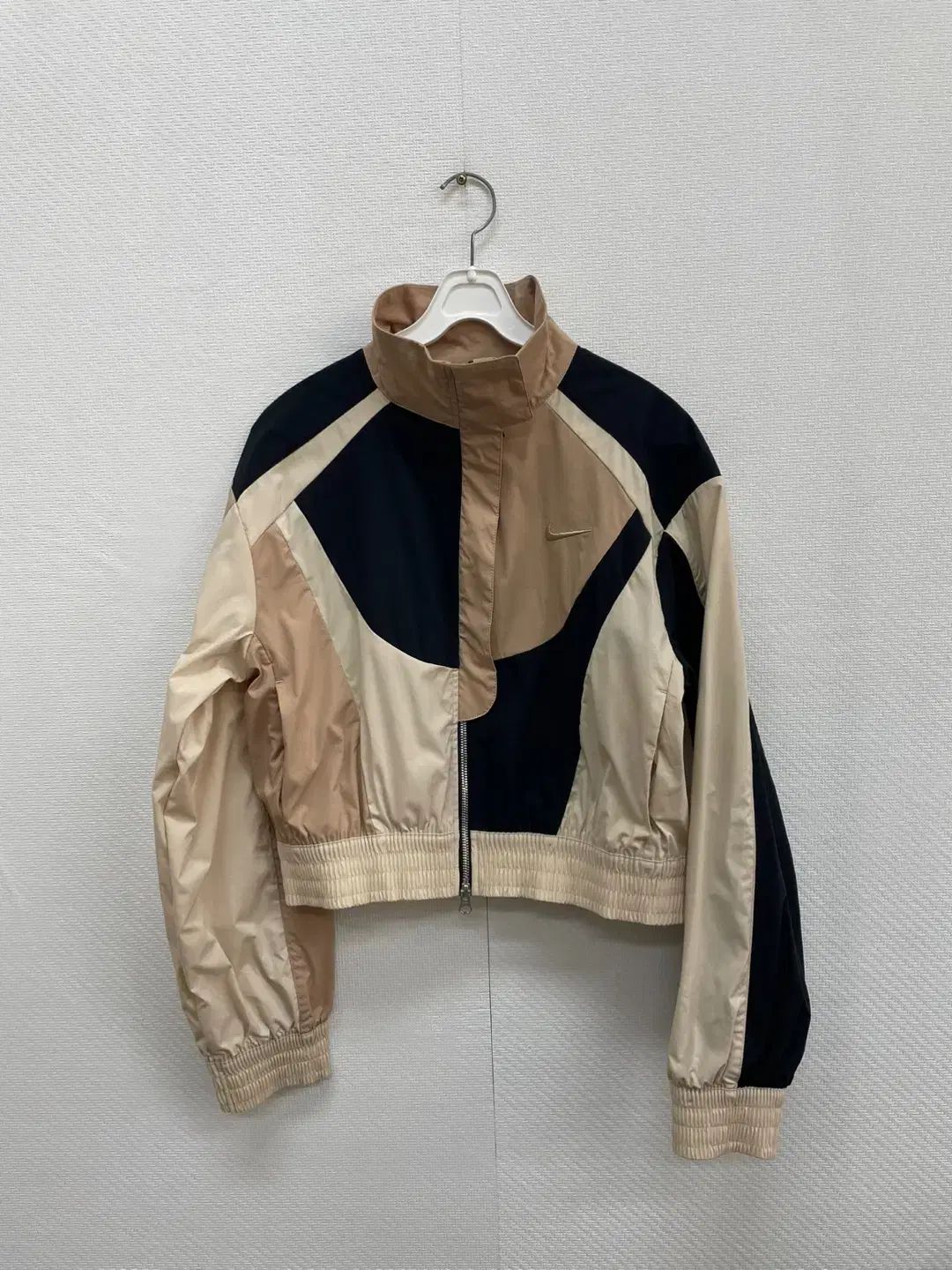 ナイキ レディース ウーブン クロップド ウィンドブレーカー | C-897