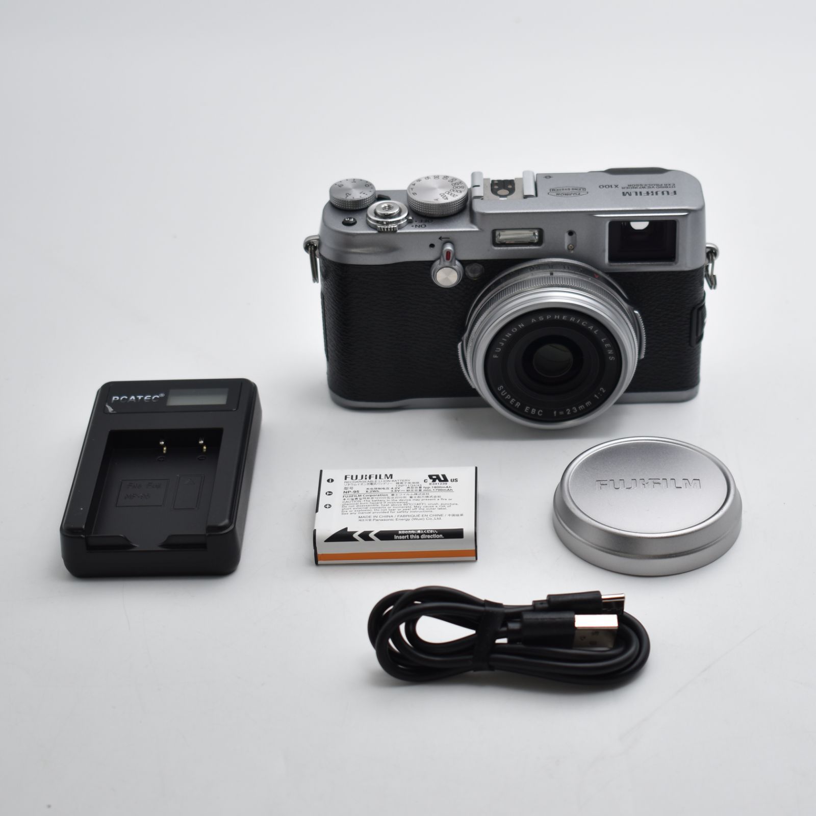 B 9913 Fujifilm FinePix x 100 シルバー デジタルカメラ