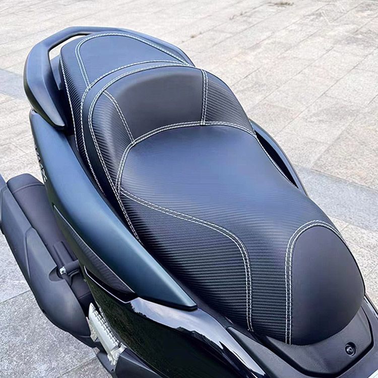 ヤマハ NMAX155 用 社外シート 高品質 黒レザー＋カーボン調 シート