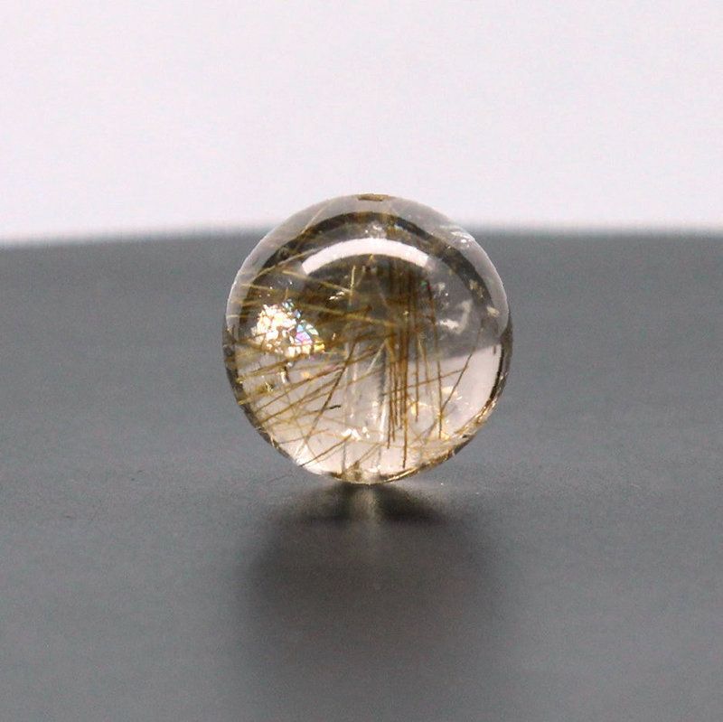 透明感ある中に シラーと金針が美しい一点物 ゴールドルチルクォーツ 約14ミリ GHTU 27 4 g 1粒売り ハンドメイド 交換用ゴム付＆巾着 金運 ビジネス運 人間関係 目標達成 金針水晶 お守り効果 ご褒美 ギフト 京海堂 天然石の卸 京の蔵