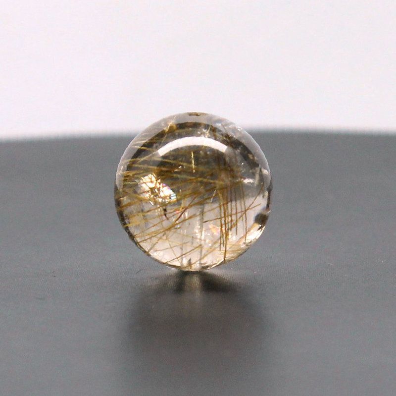 透明感ある中に シラーと金針が美しい一点物 ゴールドルチルクォーツ 約14ミリ GHTU 27 4 g 1粒売り ハンドメイド 交換用ゴム付＆巾着 金運 ビジネス運 人間関係 目標達成 金針水晶 お守り効果 ご褒美 ギフト 京海堂 天然石の卸 京の蔵