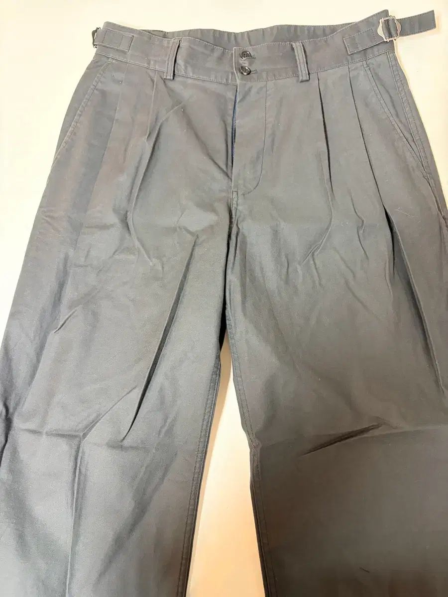 ANOTHER OFFICE アナザーオフィス サンティアゴ パンツ グラファイト