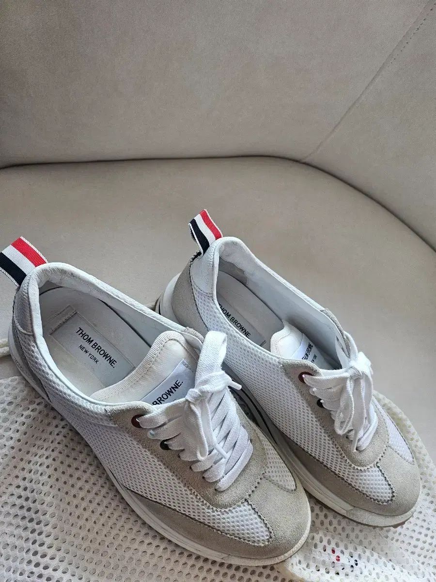 トム ブラウン メッシュ スウェード スニーカー