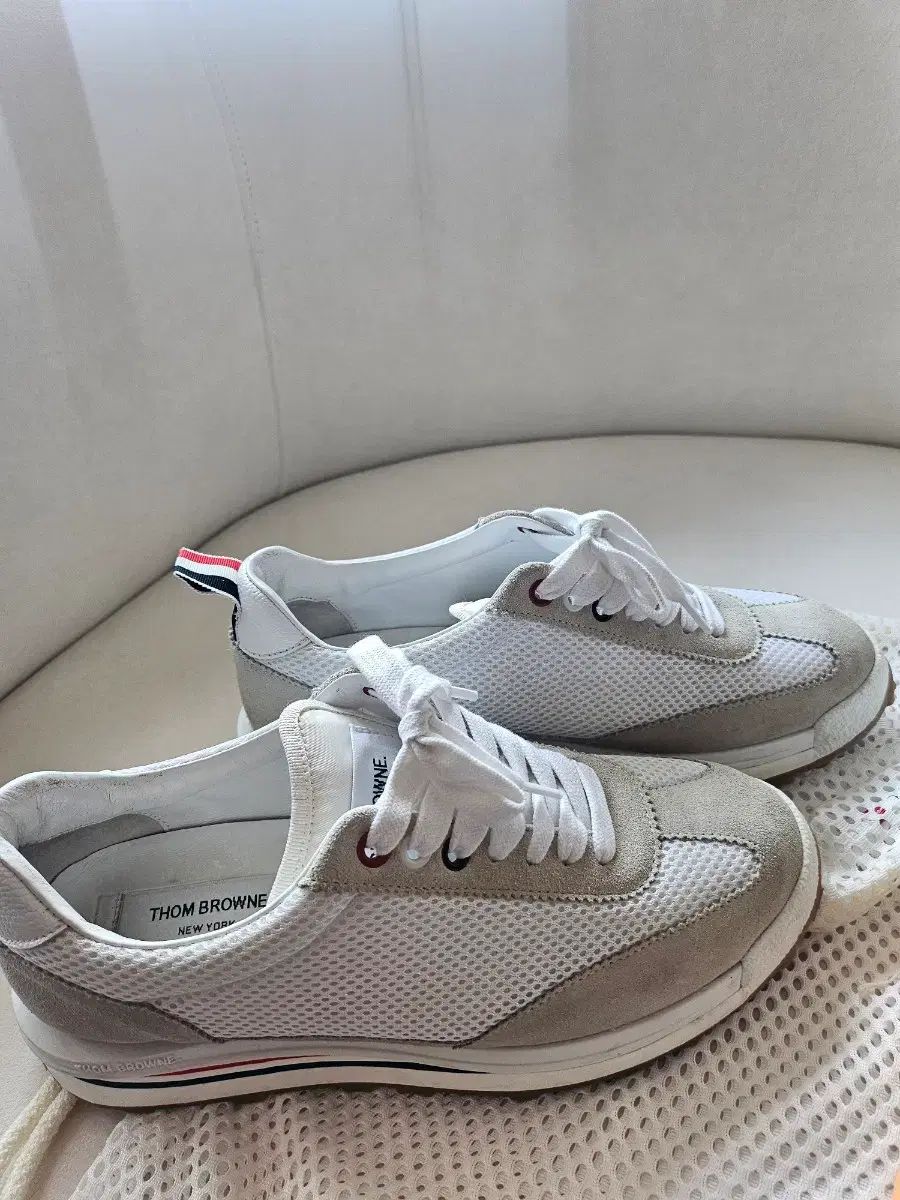 トム ブラウン メッシュ スウェード スニーカー