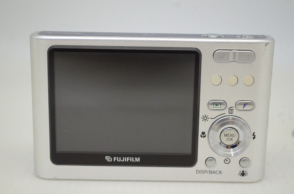 3 コンパクトデジタルカメラ