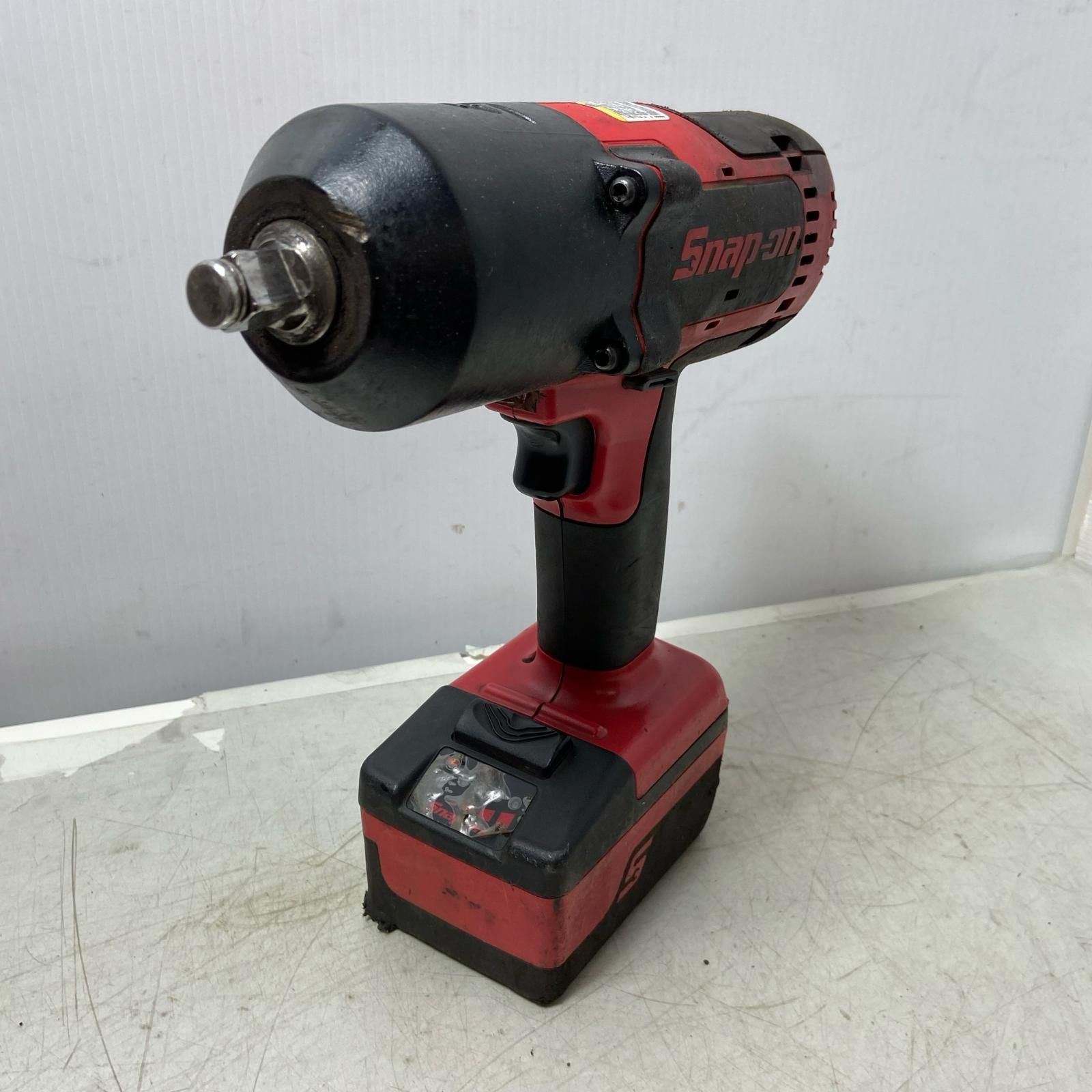 V 電動インパクトレンチ