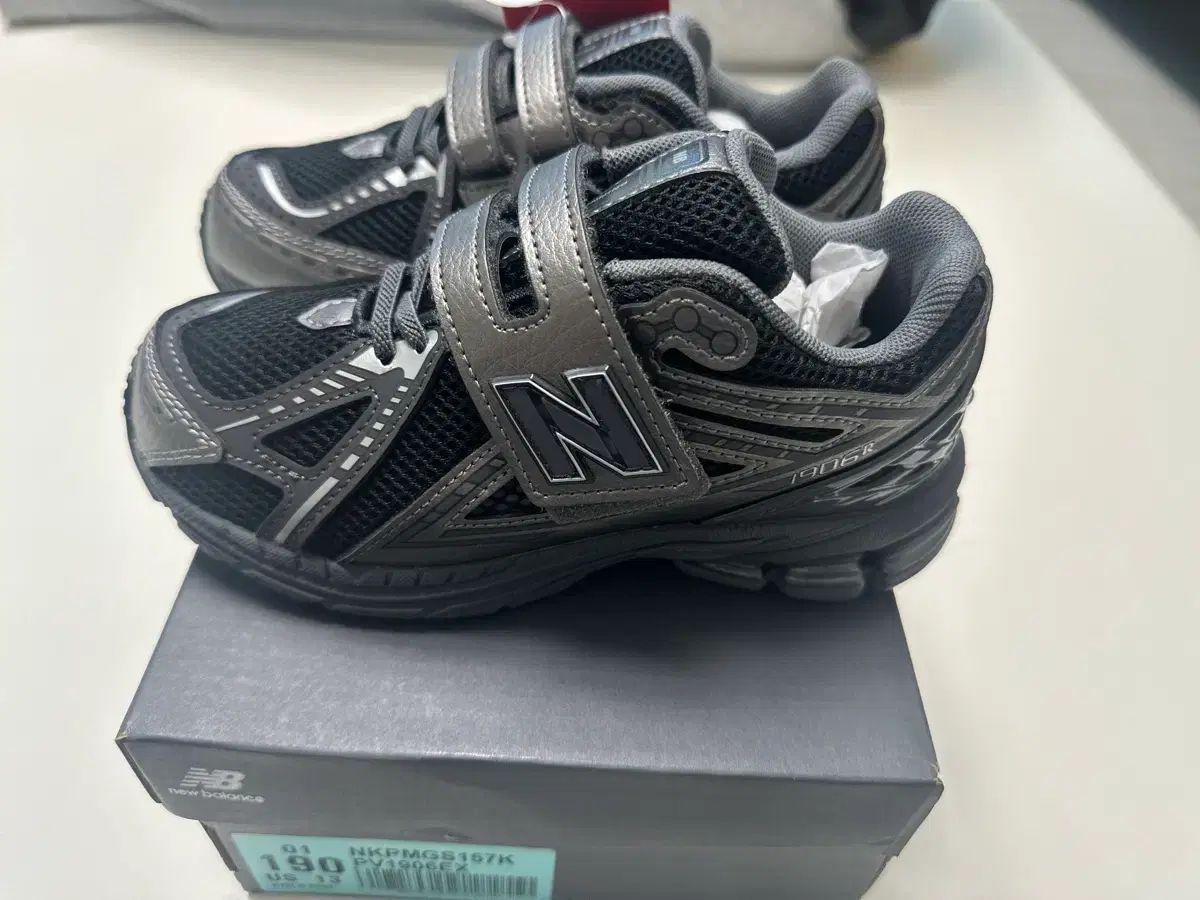 ニューバランス 1906R キッズ スニーカー ブラック