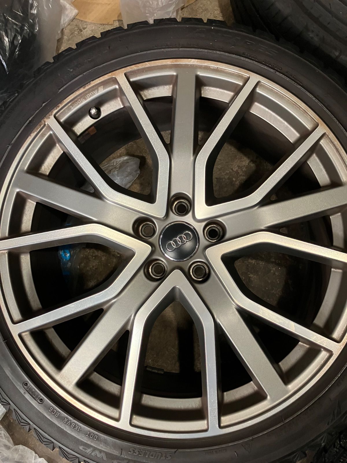 255 40 20 アウディA 6