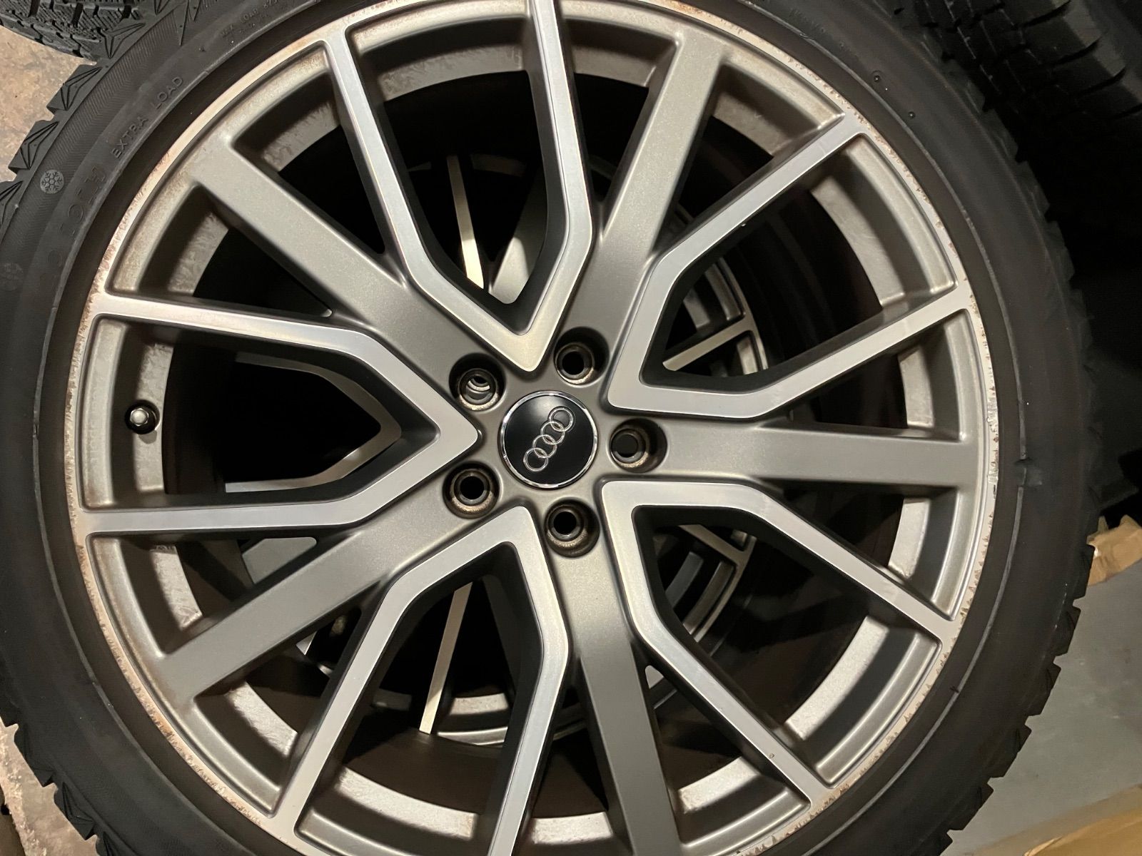255 40 20 アウディA 6