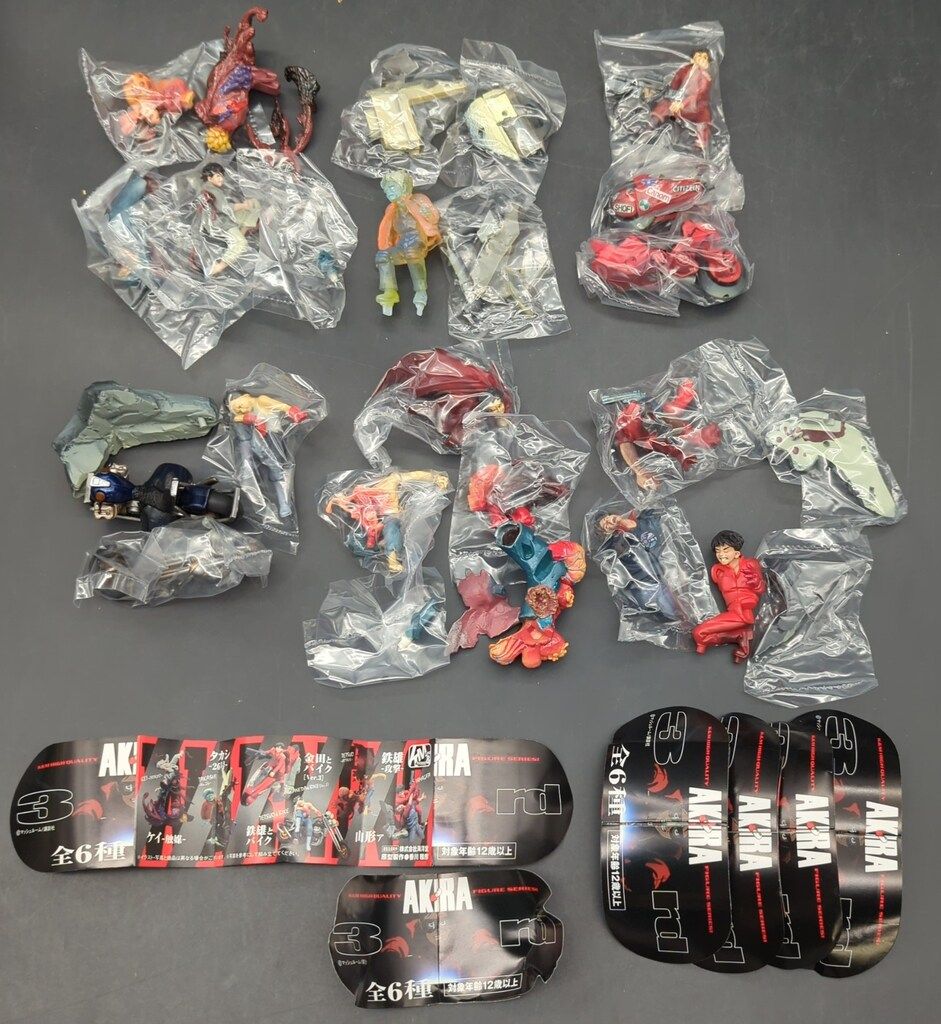 鬼滅の刃 ダイニング 缶バッジ 義勇 しのぶ 実弥