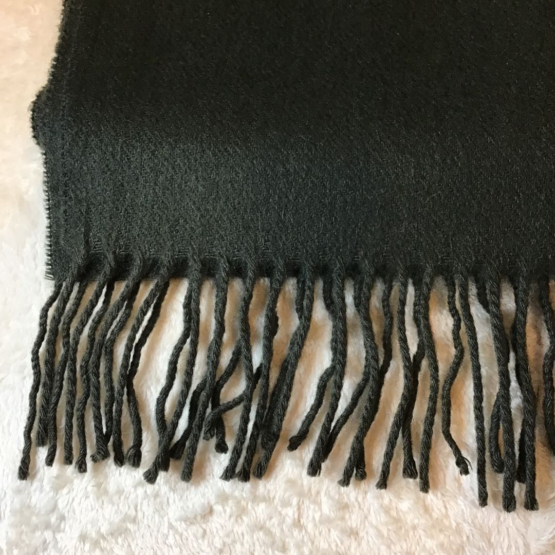 フェンディ FENDI ダークグレー マフラー ユニセックス ロゴ入り