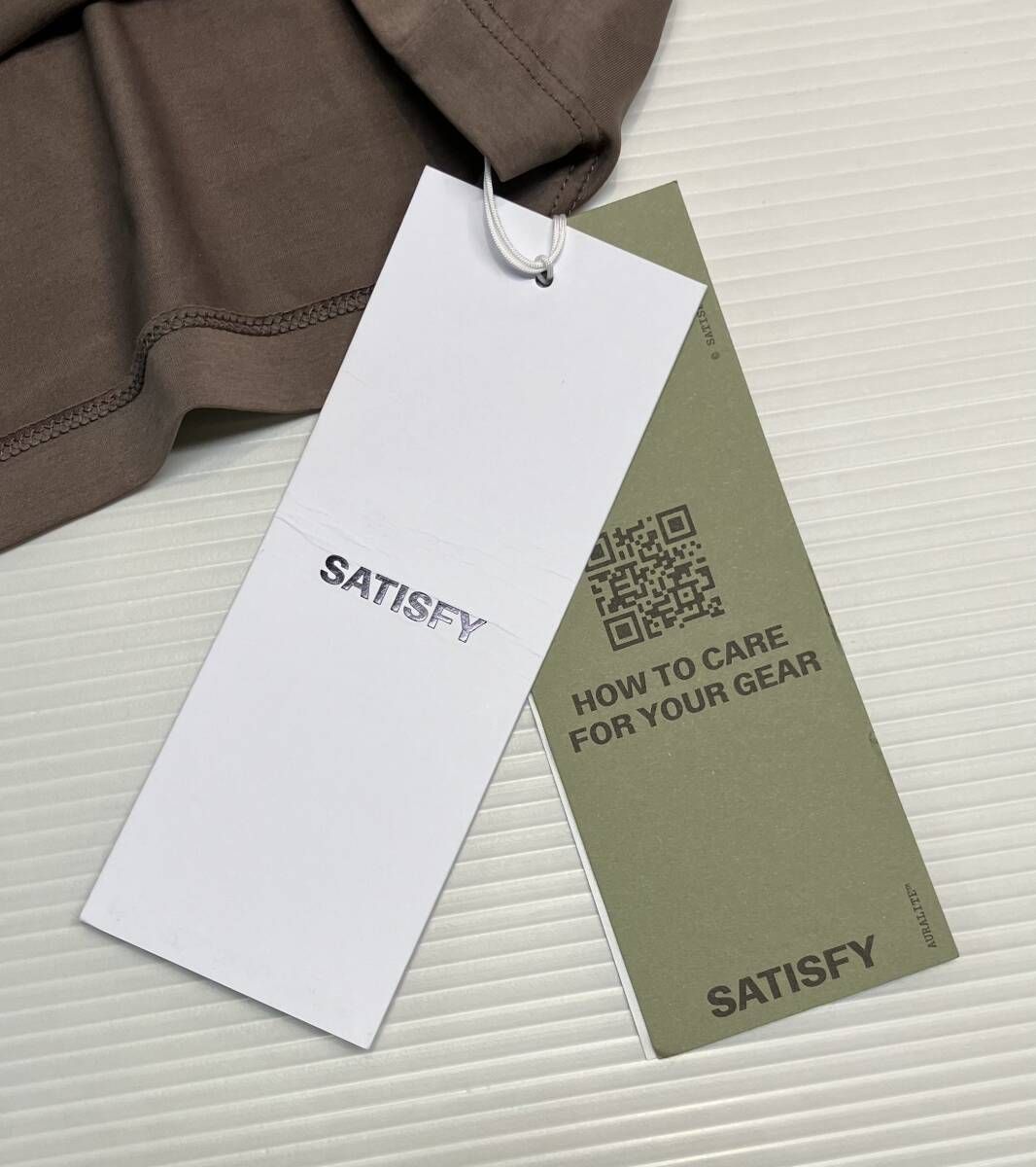 ☆ 美品 タグ付き SATISFY サテｨスファイ 半袖Tシャツ Auralite サイズ