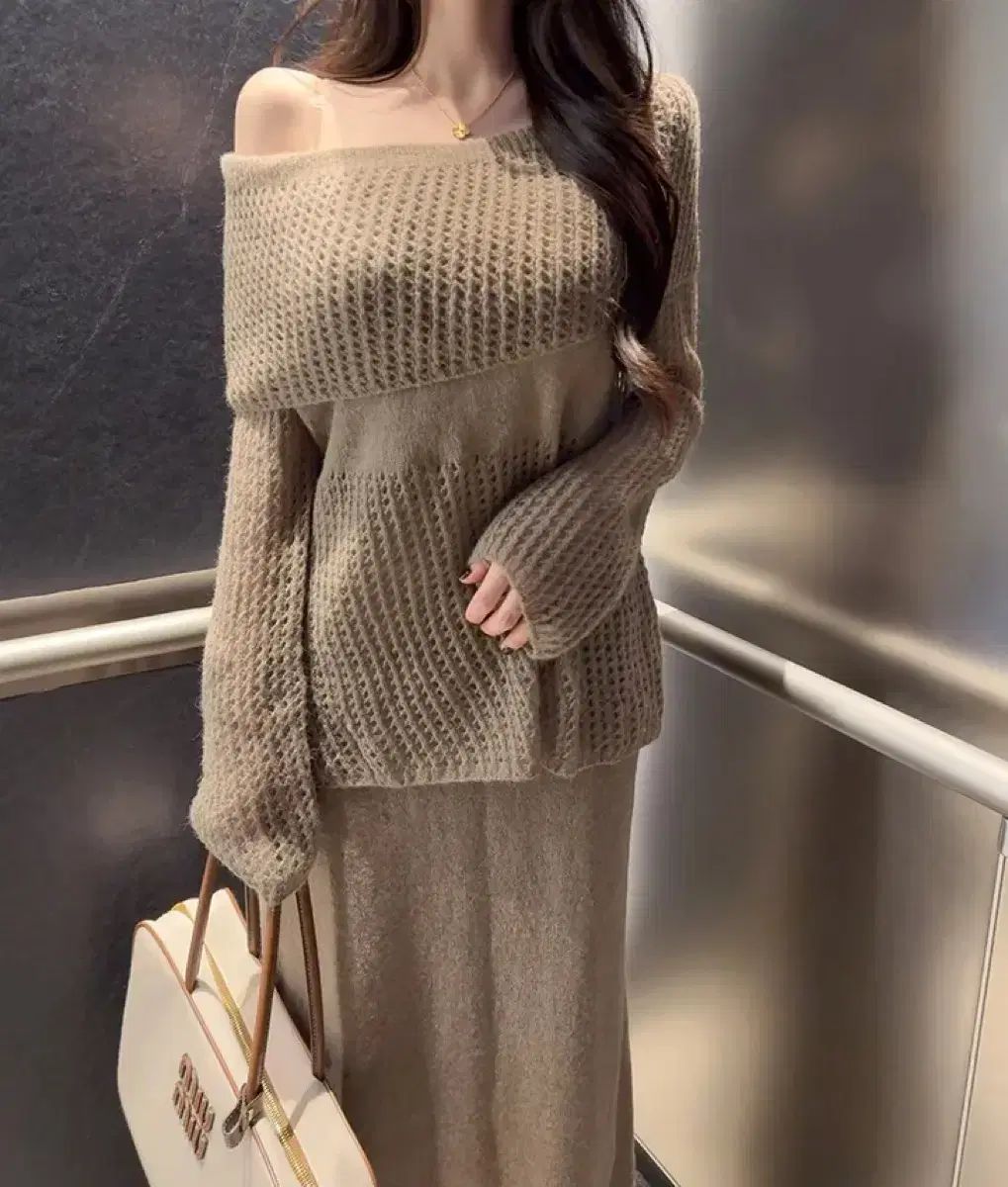 フェミニンLINE オフショルダー 華奢フィット ニット スカート