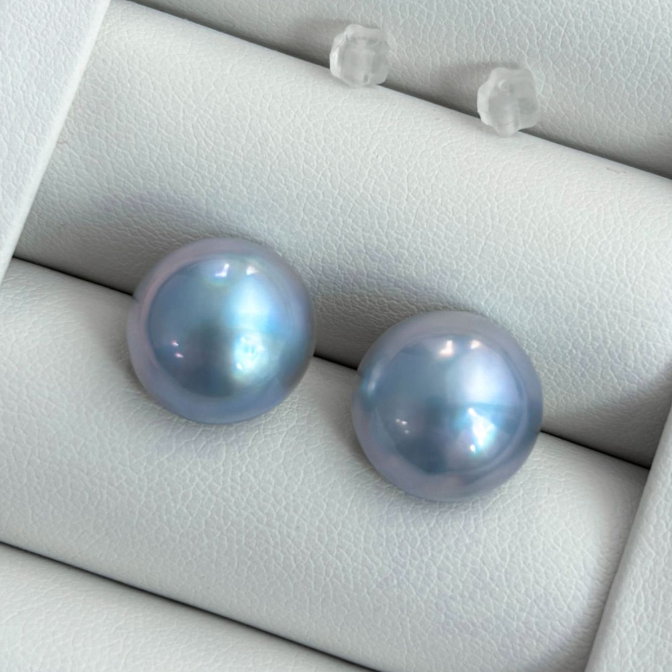 マベパール 奄美大島 K18ピアス ブルー/紫系 ラウンド 鮮やかな干渉色