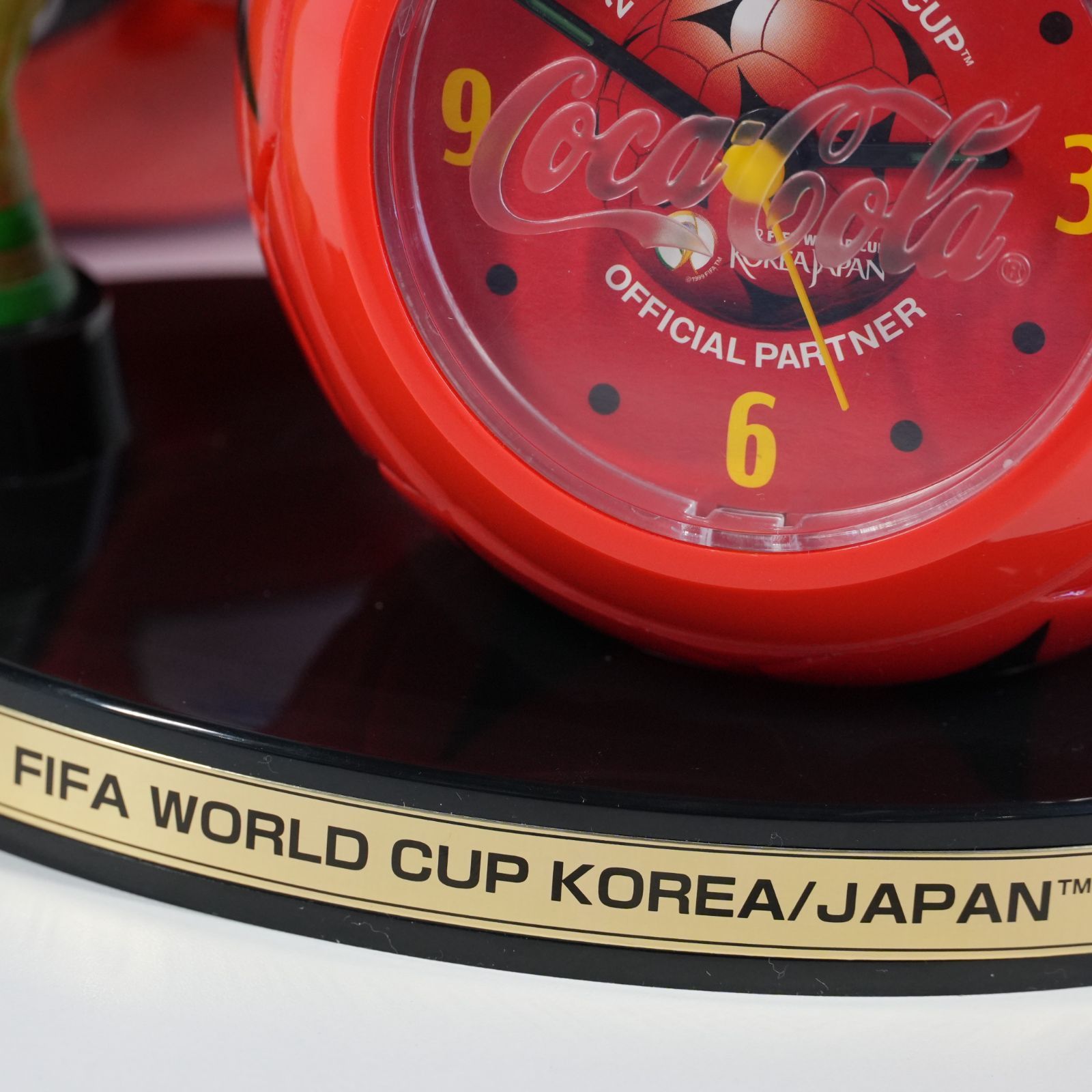 IM] FIFAワールドカップ 1998 2002 記念品 ボール 置時計 2点セット