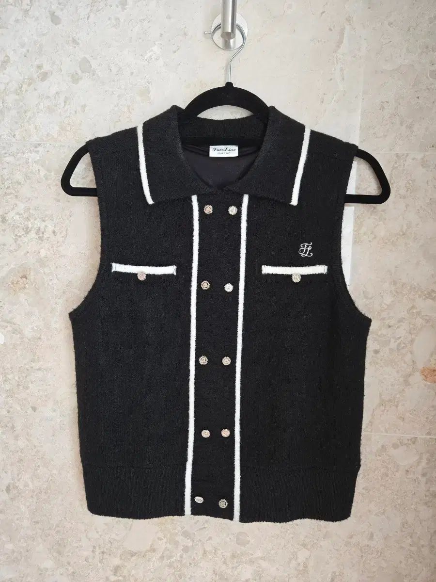 フェアライアー ニットン防風ベスト