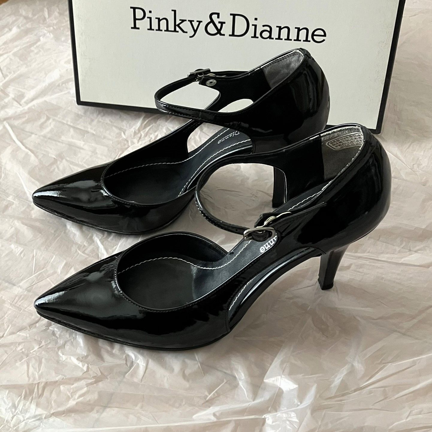 Pinky-Dianne ピンキー＆ダイアン エナメルパンプス アンクルストラップ ハイヒール ポインテッドトゥ ブラック 黒 エナメルレザー 22.5 cm