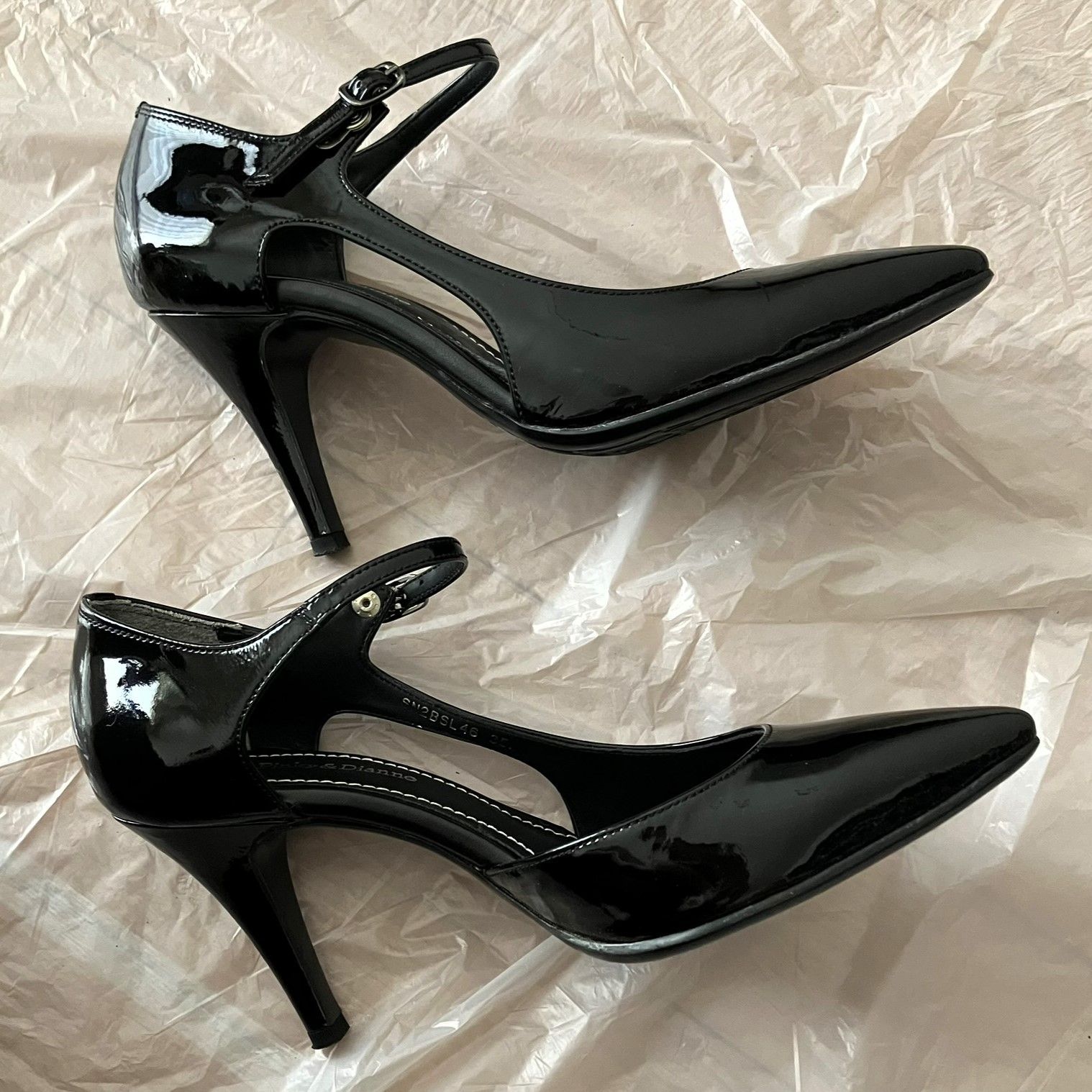 エナメルパンプス アンクルストラップ