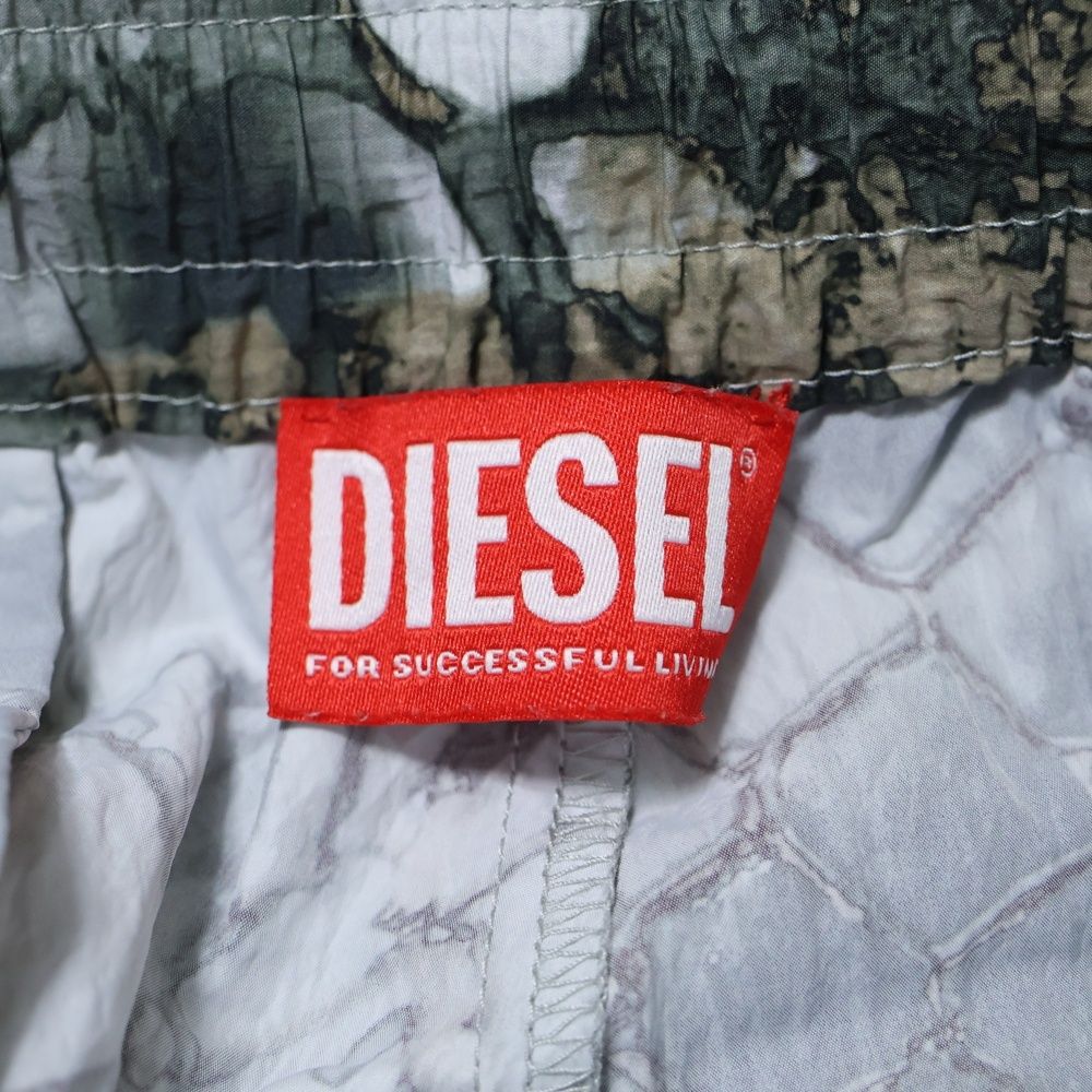 DIESEL (ディーゼル) P-MCKELL-SHORT-A 総柄ショーツ ハーフパンツ