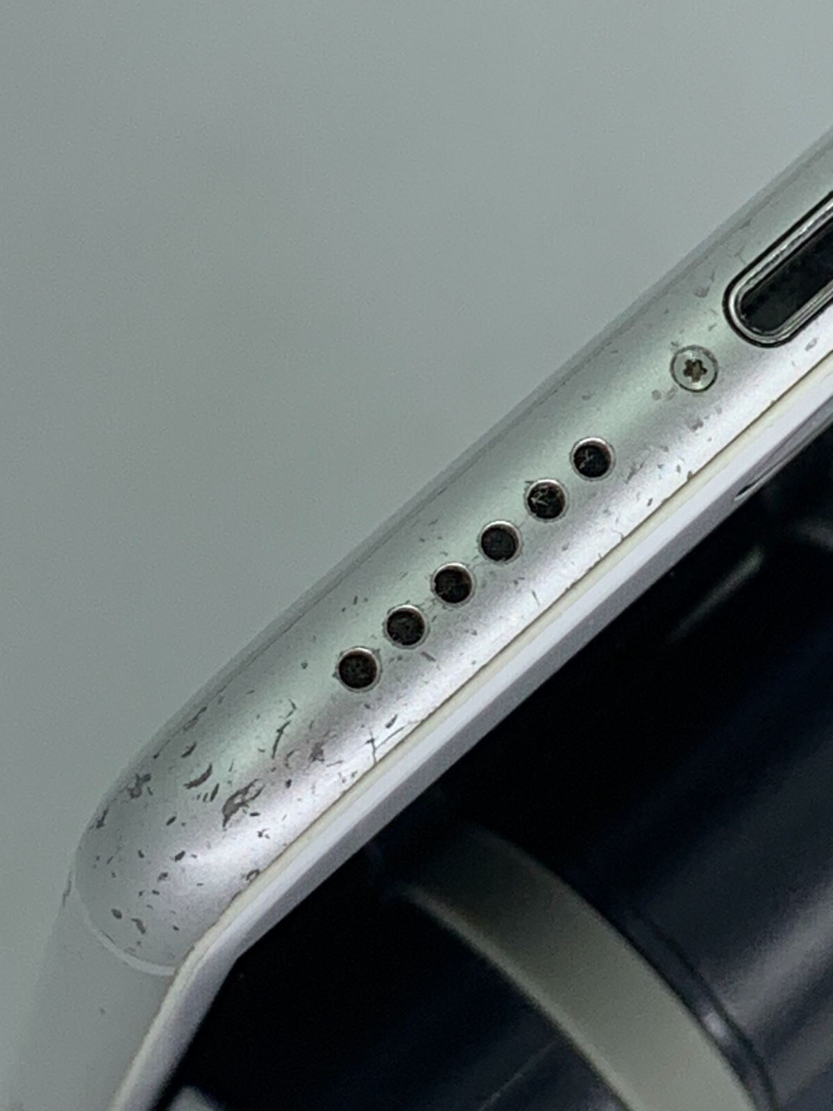 画面キズ有・バッテリー劣化・フレームキズ有】iPhone 8 64GB シルバー