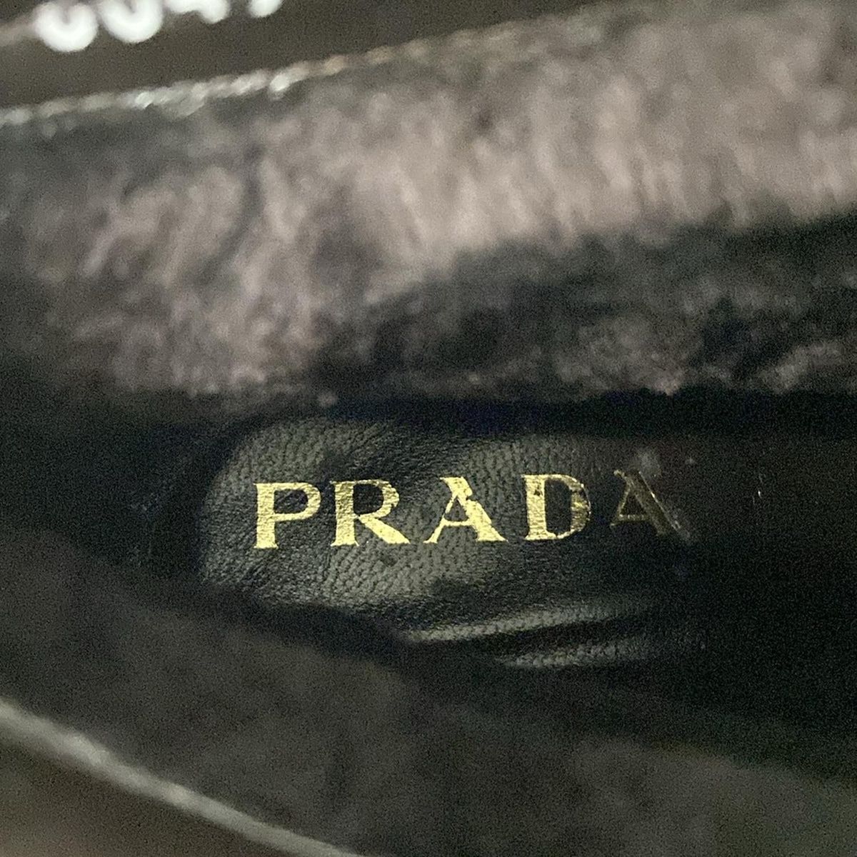 PRADA プラダ
