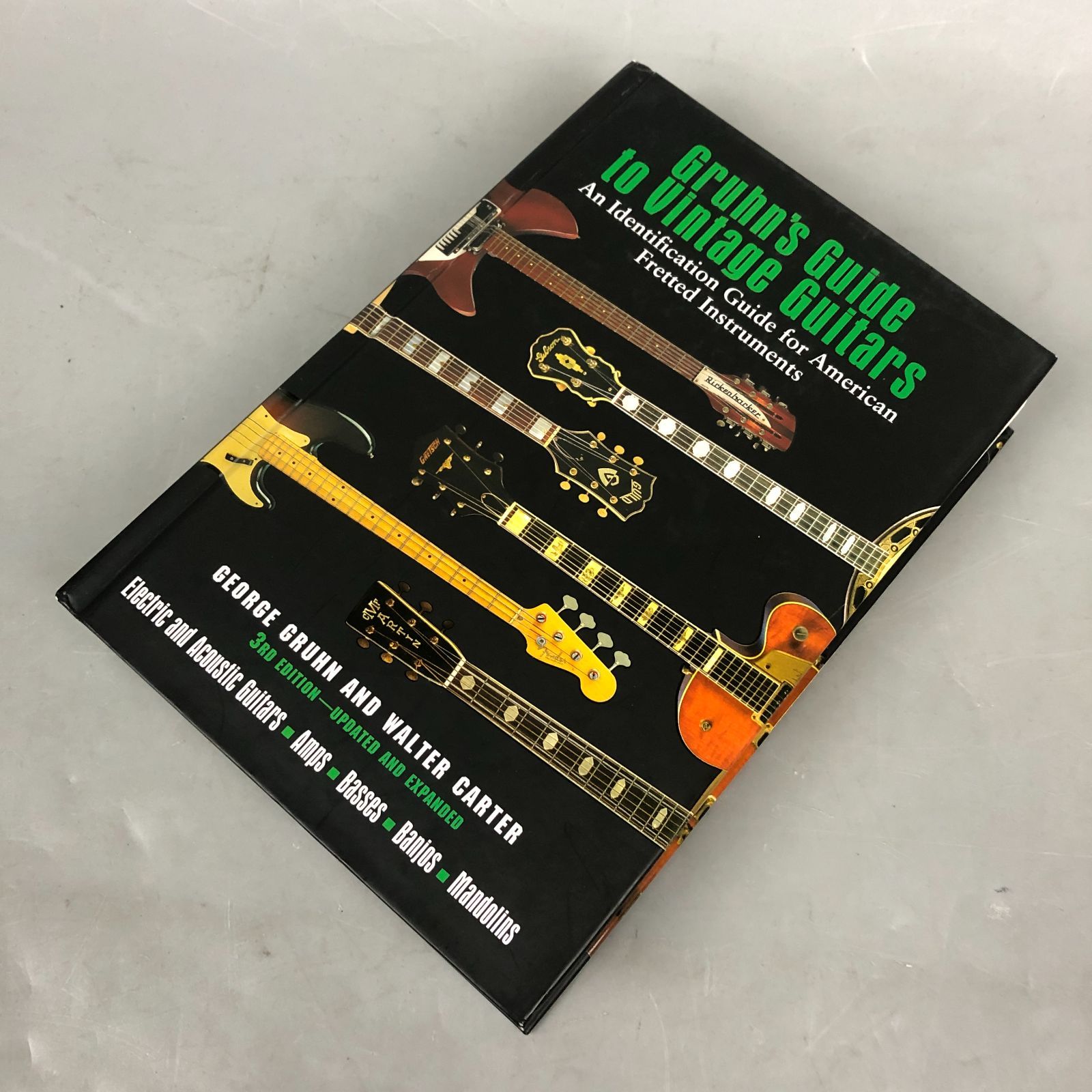 Backbeat Books Gruhn's Guide to Vintage Guitars: An Identification Guide for American Fretted Instruments  A9C3M01370J f146