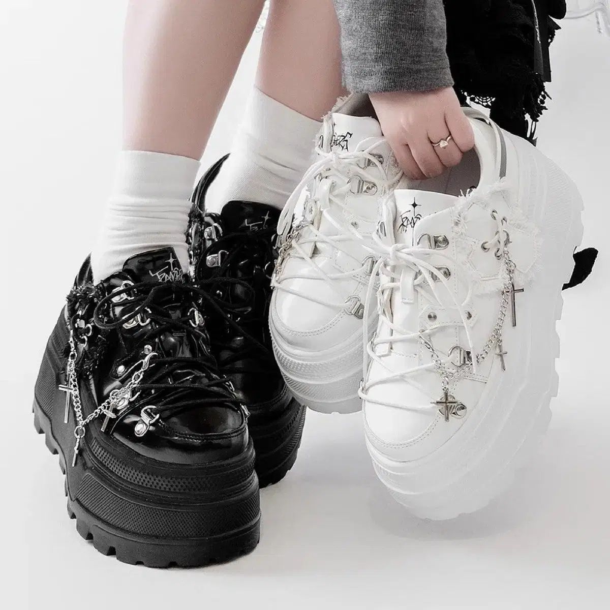 転校生 액체 고장 オリジナル アキテクチャー フラットフォーム シューズ 2 COLOR