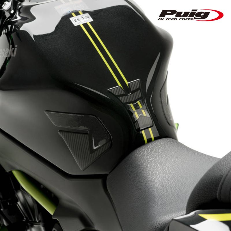 Puig 9297C SPECIFIC TANK PADS [CARBON PRINT] Kawasaki Z650 (17-25) プーチ タンクパッド