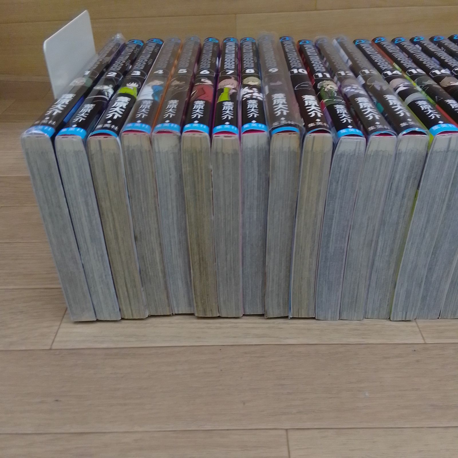 未開封4冊】ワールドトリガー 1～28巻 全巻コミックセット 《RO10C》S6