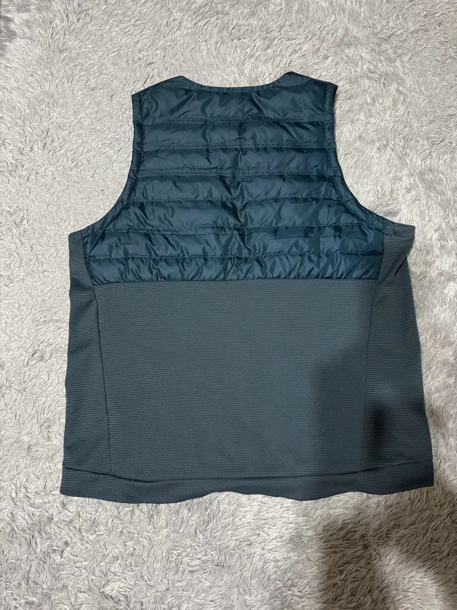 ナイキ エアロロフト ダウン ベスト XL