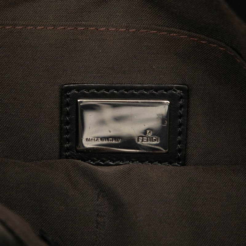 希少品 フェンディ ショルダー メッセンジャーバッグ ズッカ 斜め掛け フェンディ ズッカ メッセンジャーバッグ 斜め掛け ショルダー 7VA215