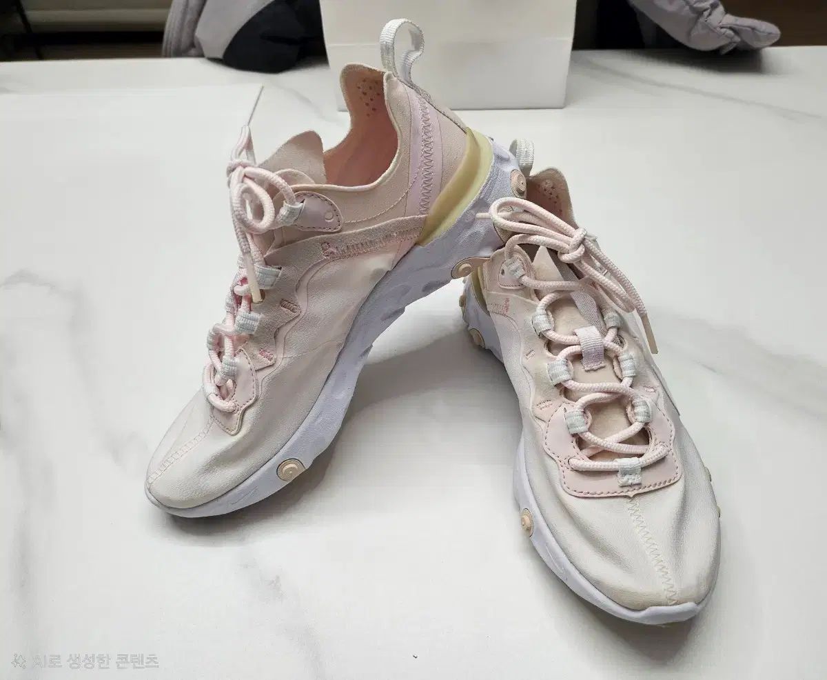 ナイキ リアクト エレメント 55 BQ 2728-600 ピンク