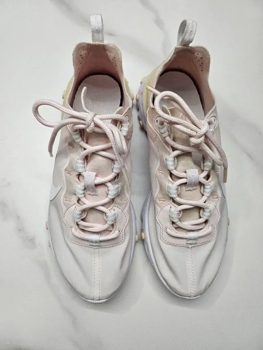 ナイキ リアクト エレメント 55 BQ 2728-600 ピンク