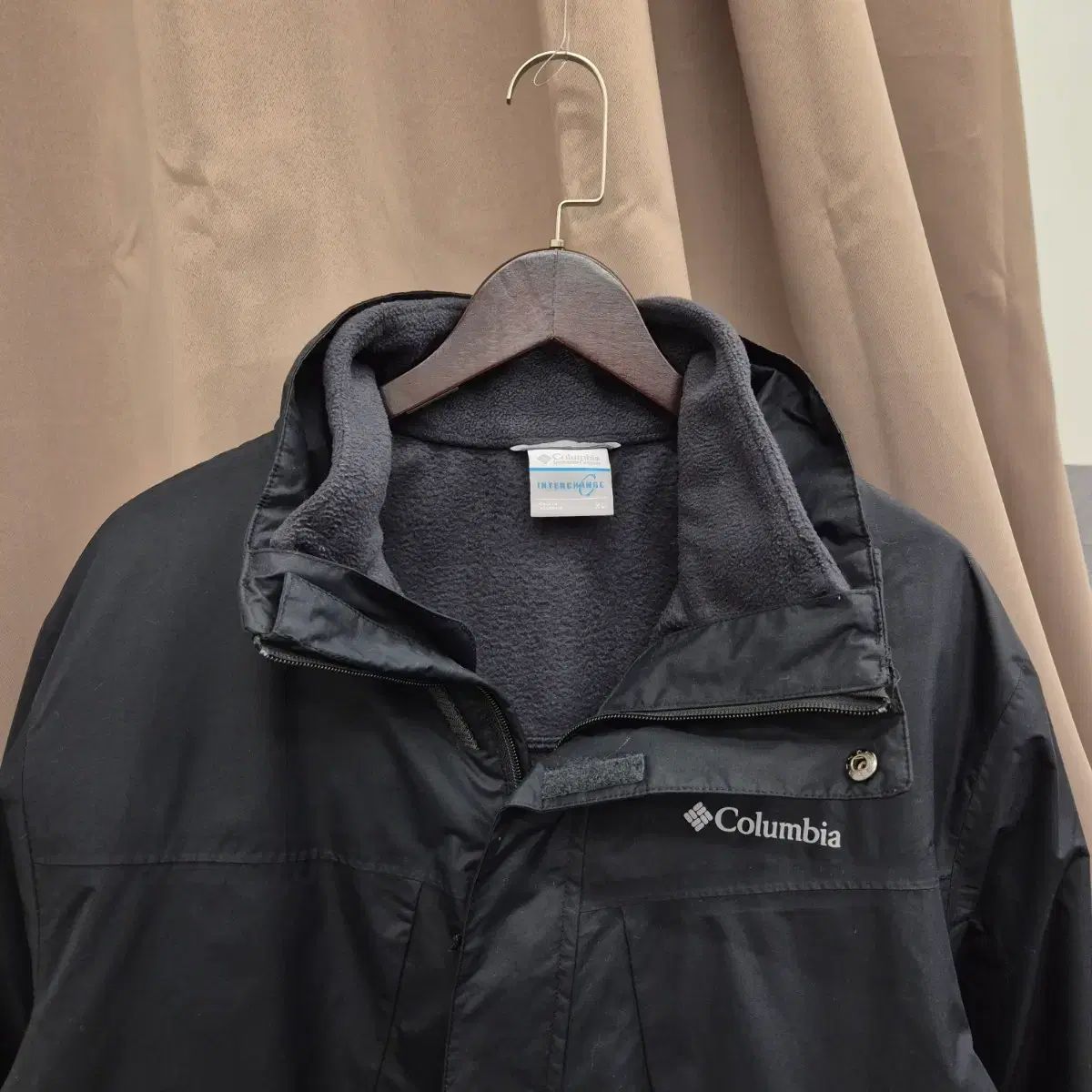 Columbia ブラック ウィンドブレーカー ジャケット 105