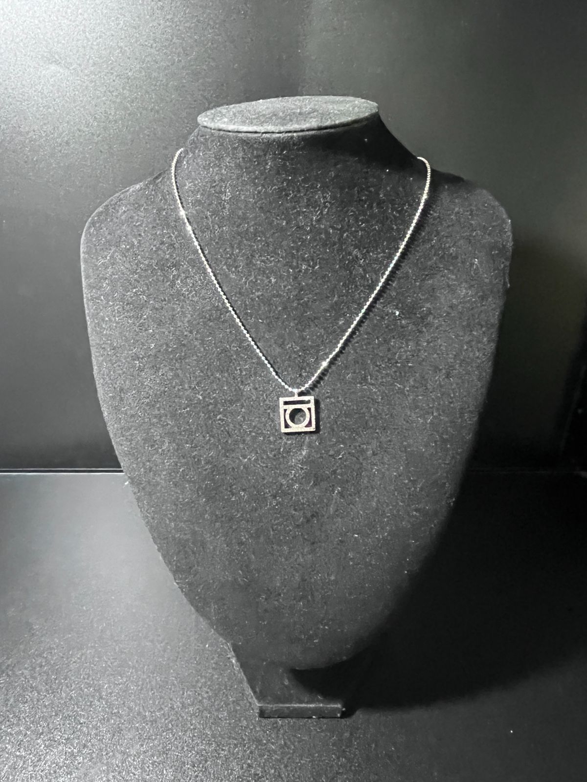 サルヴァトーレフェラガモ ネックレス石取れ