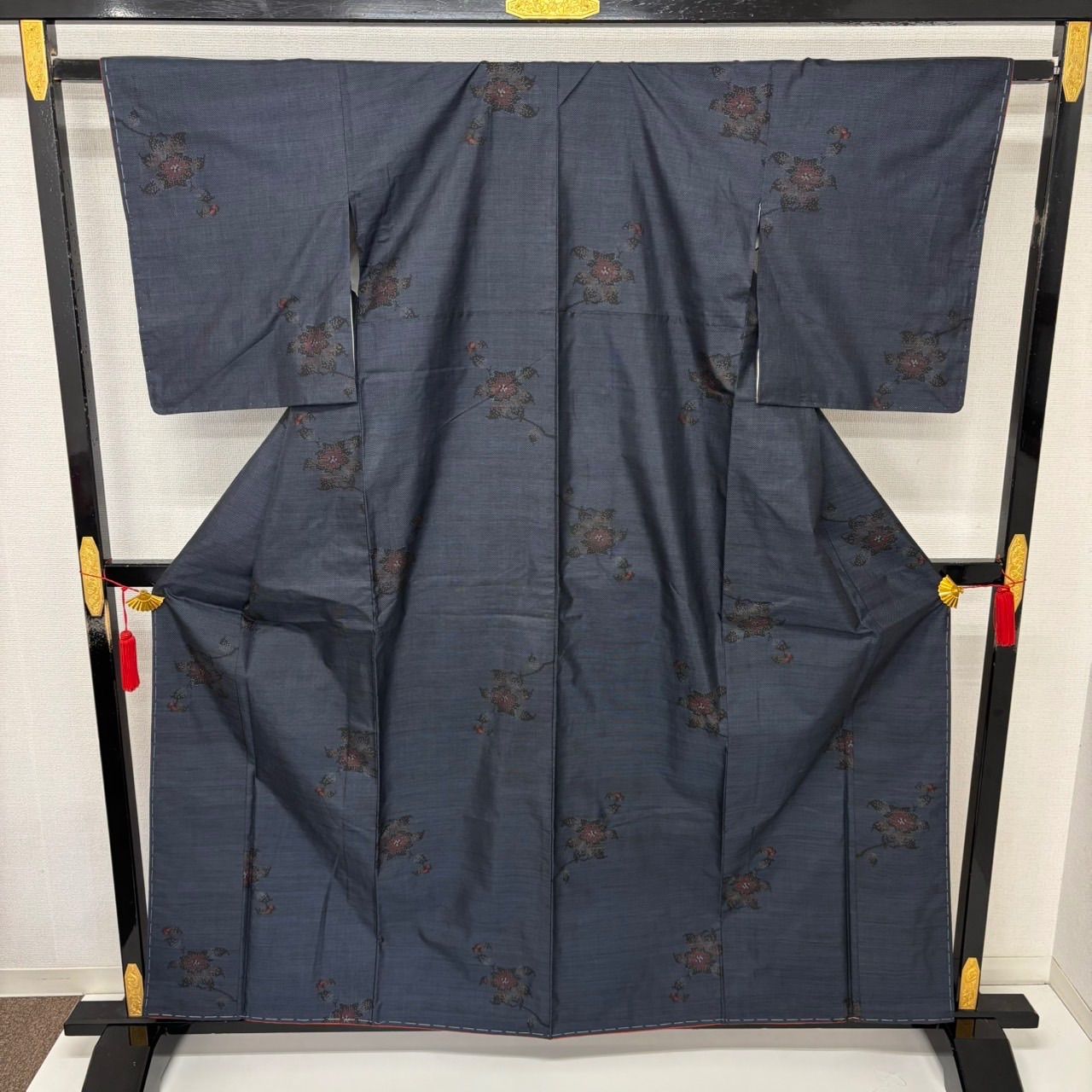 本場大島紬 藍泥 飛び柄の美しい花 躾糸付き 正絹 MK-2033 - メルカリ