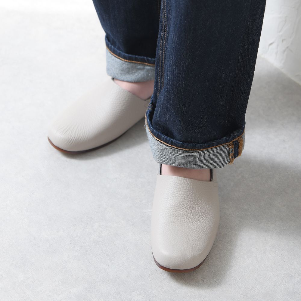 ライトグレー パンプス 本革 フラットシューズ ローヒール ぺたんこ ラウンドトゥ スクエアトゥ 痛くない 柔らかい 長時間 疲れない 歩きやすい 走れる おしゃれ 靴 日本製 大きいサイズ 軽量 黒 仕事用 通勤 立ち仕事 冠婚葬祭 フォーマル