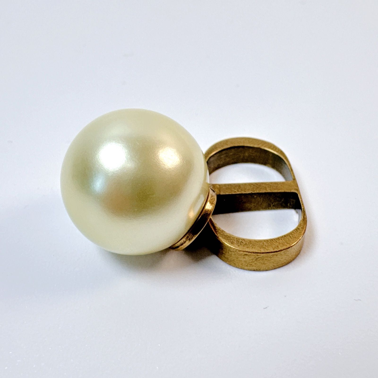  Christian Dior ディオール パール CD チャーム 上品 ブランド ゴールド×パール エレガントデザイン バッグチャームにも最適 ピアス(片耳用) アクセサリー