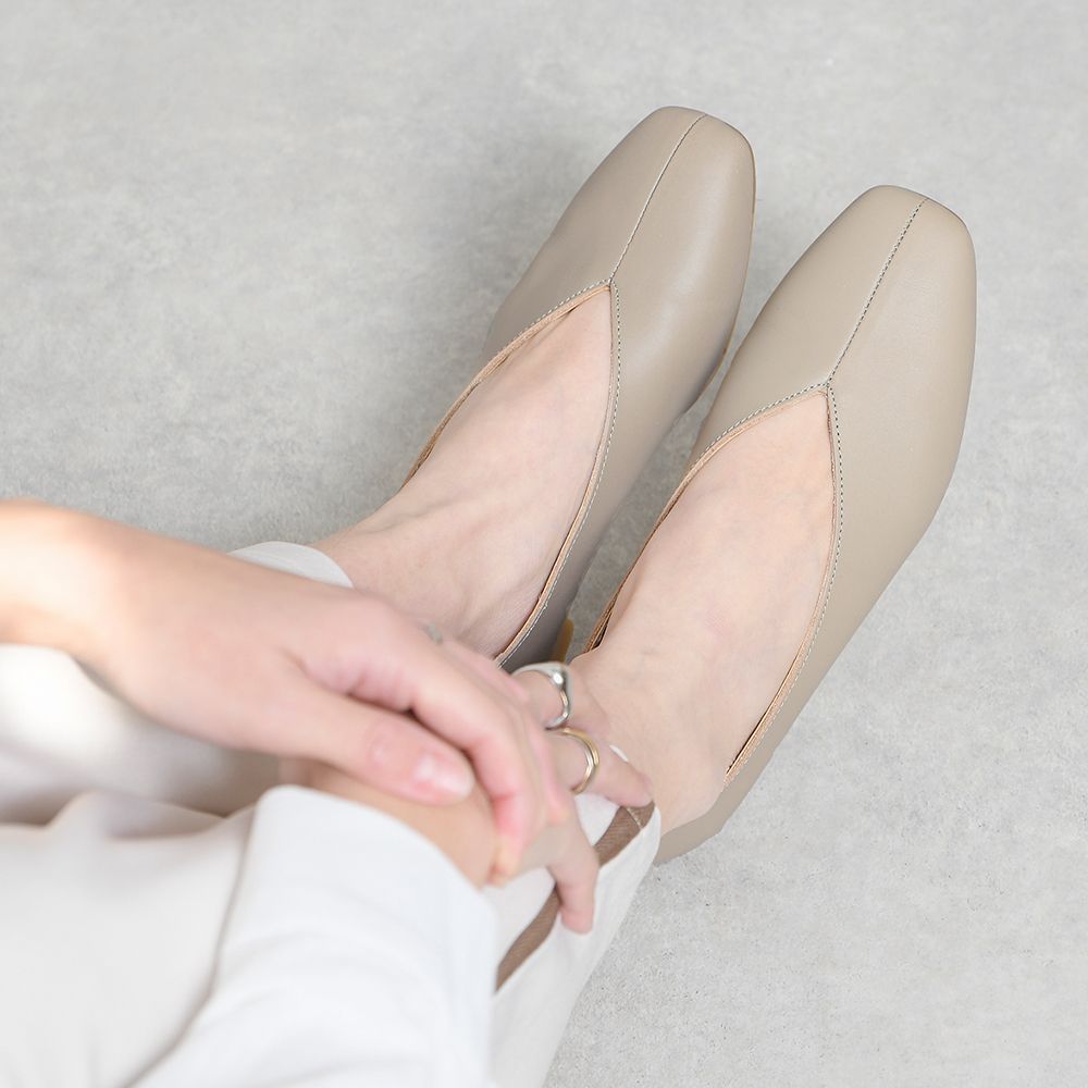 グレージュ パンプス 本革 フラットシューズ ローヒール ぺたんこ Vカット スクエアトゥ 痛くない 柔らかい 長時間 疲れない 歩きやすい 走れる おしゃれ きれいめ 靴 大きいサイズ 軽量 仕事用 通勤 立ち仕事 冠婚葬祭 フォーマル